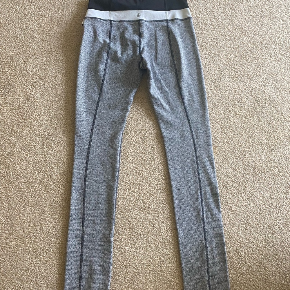 Lululemon Wunder Under Leggings 28” size 4